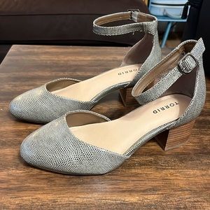 9.5w torrid snakeskin ankle strap wood heels